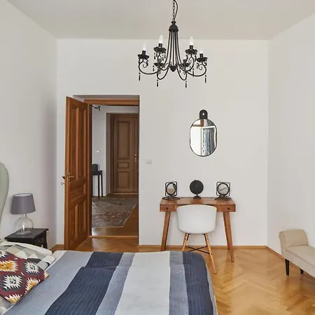Days - With Balcony And Amazing View In The Old Town Apartment *