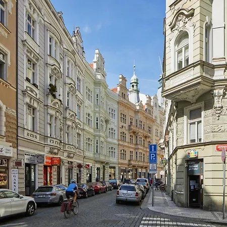 Days - Lavish In The Old Town - Balcony Apartment *