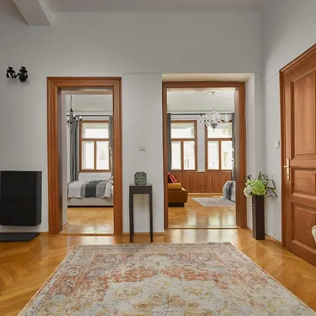 Apartment Days - Lavish In The Old Town - Balcony *